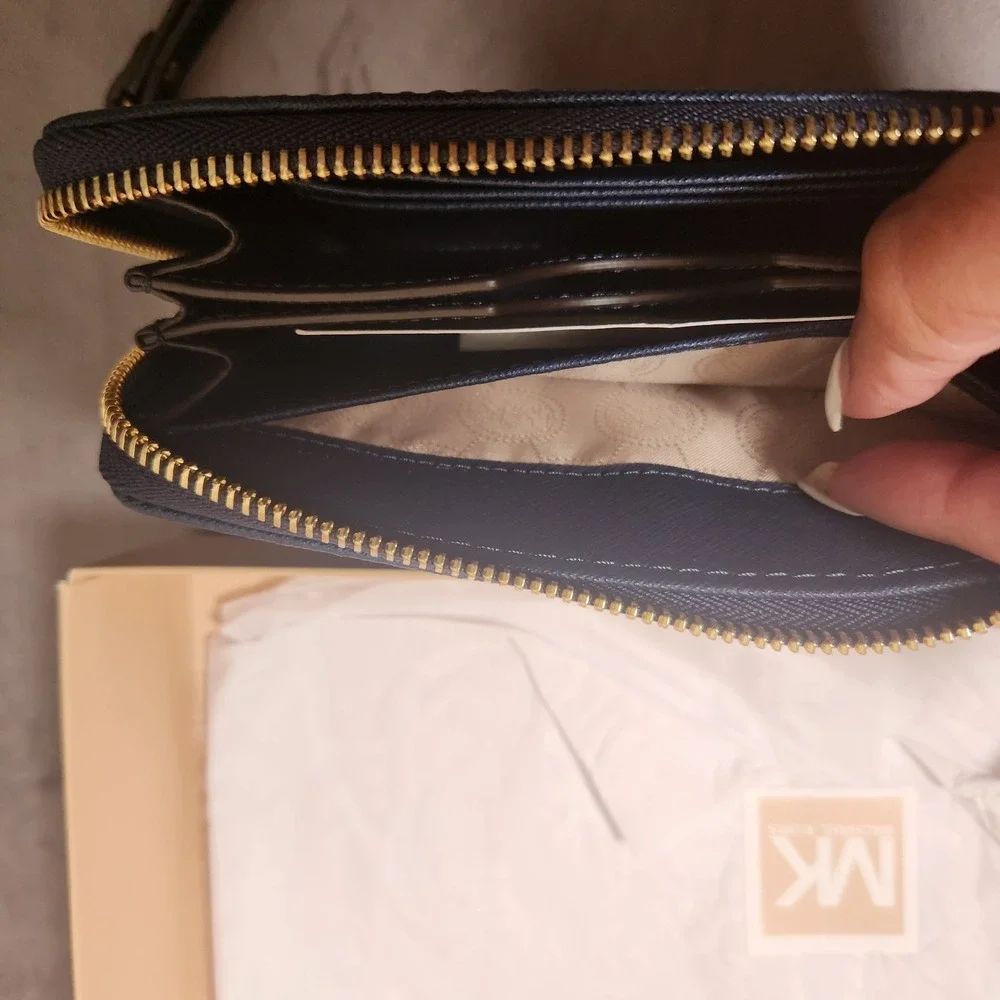 Michael Kors Jet Set Travel Navy Zip Around Wristlet Wallet Phone Case NIB